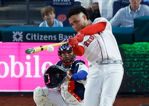 Boston Red Sox Willson Contrereas competes in the first round of the 2026 MLB, Baseball Herren, USA Home Run Derby at Citizens Bank Park in Philadelphia, Pennsylvania, on Monday, July 13, 2026.  PHI20260713909 LAURENCExKESTERSON