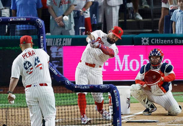 Philadelphia Phillies Kyle Schwarber competes in the final round of the 2026 MLB, Baseball Herren, USA Home Run Derby at Citizens Bank Park in Philadelphia, Pennsylvania, on Monday, July 13, 2026.  PHI20260713941 LAURENCExKESTERSON