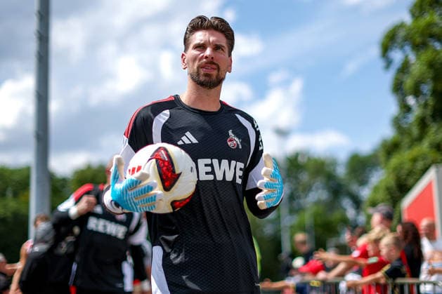 13.07.2026, Fußball, Trainingsauftakt 1.FC Köln, 1. Fußball Bundesliga, Geißbockheim, Saison 2026 2027: Torwart Ron-Robert Zieler (1FC Koeln 20) beim ersten Training der neuen Saison 26 27 DFB regulations prohibit any use of photographs as image sequences and or quasi-video. Nordrhein-Westfalen Deutschland *** July 13, 2026, Soccer, 1. FC Köln s first training session, 1 Bundesliga, Geißbockheim, 2026–2027 season: Goalkeeper Ron Robert Zieler of 1. FC Köln at the first training session of the new 2026–2027 season. DFB regulations prohibit any use of photographs as image sequences and or quasi-video. North Rhine-Westphalia, Germany