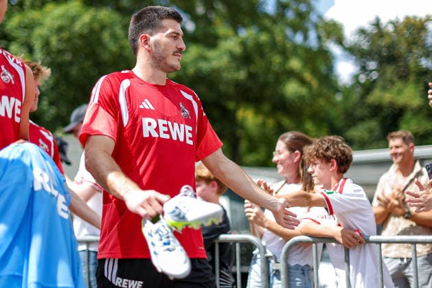 13.07.2026, Fußball, Trainingsauftakt 1.FC Köln, 1. Fußball Bundesliga, Geißbockheim, Saison 2026 2027: Luka Lochoshvili (FC Koeln 24) beim ersten Training der neuen Saison 26 27 DFB regulations prohibit any use of photographs as image sequences and or quasi-video. Nordrhein-Westfalen Deutschland *** July 13, 2026, Soccer, 1. FC Köln’s first training session, Bundesliga, Geißbockheim, 2026–2027 season, Luka Lochoshvili of 1. FC Köln, age 24, at the first training session of the new 2026–2027 season. DFB regulations prohibit any use of photographs as image sequences and or quasi-video. North Rhine-Westphalia, Germany