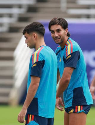 (260714) -- DALLAS, July 14, 2026 -- Ferran Torres (R) and Pedri of Spain attend a training session ahead of the semi-final match between France and Spain at the 2026 FIFA World Cup, WM, Weltmeisterschaft, Fussball in Dallas, the United States, on July 13, 2026. ) (SP)U.S.-DALLAS-FIFA WORLD CUP-TEAM SPAIN-TRAINING HuxXingyu 