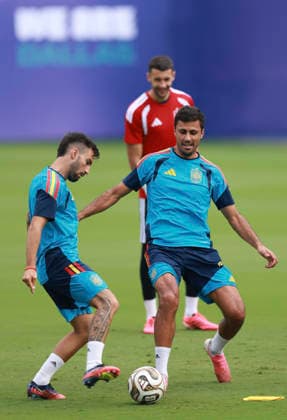 (260714) -- DALLAS, July 14, 2026 -- Rodri (front R) and Mikel Merino (front L) of Spain attend a training session ahead of the semi-final match between France and Spain at the 2026 FIFA World Cup, WM, Weltmeisterschaft, Fussball in Dallas, the United States, on July 13, 2026. ) (SP)U.S.-DALLAS-FIFA WORLD CUP-TEAM SPAIN-TRAINING HuxXingyu 