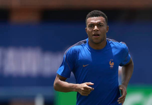(260714) -- DALLAS, July 14, 2026 -- Kylian Mbappe of France attends a training session ahead of the semi-final match between France and Spain at the 2026 FIFA World Cup, WM, Weltmeisterschaft, Fussball in Dallas, the United States, on July 13, 2026. ) (SP)U.S.-DALLAS-FIFA WORLD CUP-TEAM FRANCE-TRAINING HuxXingyu 
