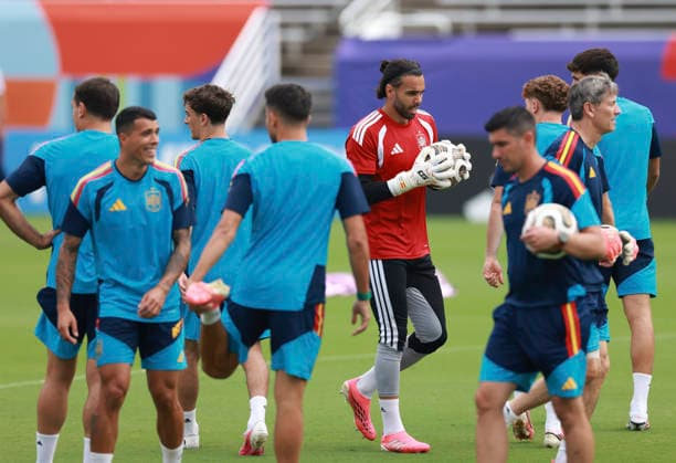 (260714) -- DALLAS, July 14, 2026 -- David Raya (5th L), goalkeeper of Spain, attends a training session ahead of the semi-final match between France and Spain at the 2026 FIFA World Cup, WM, Weltmeisterschaft, Fussball in Dallas, the United States, on July 13, 2026. ) (SP)U.S.-DALLAS-FIFA WORLD CUP-TEAM SPAIN-TRAINING HuxXingyu 