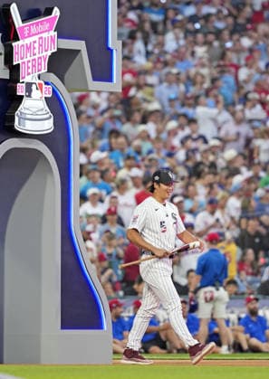 Baseball: MLB, Baseball Herren, USA All-Star Home Run Derby Munetaka Murakami of the Chicago White Sox is introduced as a competitor in the MLB All-Star Home Run Derby on July 13, 2026, at Citizens Bank Park in Philadelphia.  A14AA0005622998P
