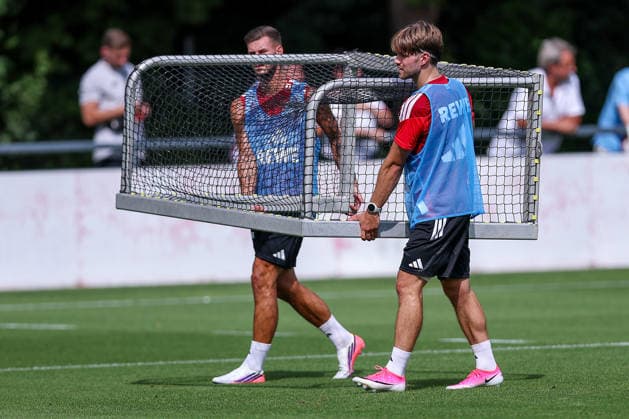 13.07.2026, Fußball, Trainingsauftakt 1.FC Köln, 1. Fußball Bundesliga, Geißbockheim, Saison 2026 2027: Tom Krauß (1FC Koeln 05) neben Jan Thielmann (1FC Koeln 29) beim ersten Training der neuen Saison 26 27 DFB regulations prohibit any use of photographs as image sequences and or quasi-video. Nordrhein-Westfalen Deutschland *** July 13, 2026, Soccer, 1. FC Köln s first training session of the season, Bundesliga, Geißbockheim, 2026–2027 Season: Tom Krauß (1. FC Köln 05) alongside Jan Thielmann (1. FC Köln 29) at the first training session of the new 2026–2027 season. DFB regulations prohibit any use of photographs as image sequences and or quasi-video. North Rhine-Westphalia, Germany