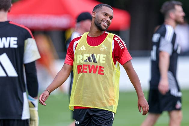 13.07.2026, Fußball, Trainingsauftakt 1.FC Köln, 1. Fußball Bundesliga, Geißbockheim, Saison 2026 2027: Linton Maina (1FC Koeln 37) lachend beim ersten Training der neuen Saison 26 27 DFB regulations prohibit any use of photographs as image sequences and or quasi-video. Nordrhein-Westfalen Deutschland *** July 13, 2026, Soccer, 1. FC Köln s first training session, 1 Bundesliga, Geißbockheim, 2026–2027 season: Linton Maina of 1. FC Köln, No. 37, smiling during the first training session of the new 2026–2027 season. DFB regulations prohibit any use of photographs as image sequences and or quasi-video. North Rhine-Westphalia, Germany