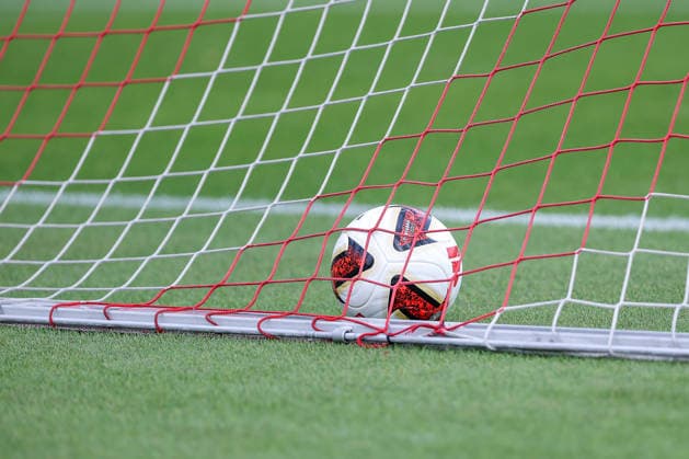 13.07.2026, Fußball, Trainingsauftakt 1.FC Köln, 1. Fußball Bundesliga, Geißbockheim, Saison 2026 2027: offizieller Spielball vom Hersteller Adidas liegt auf dem Spielfeld im Tor Ball Feature beim ersten Training der neuen Saison 26 27 DFB regulations prohibit any use of photographs as image sequences and or quasi-video. Nordrhein-Westfalen Deutschland *** July 13, 2026, Soccer, 1. FC Köln s First Training Session, 1 Bundesliga, Geißbockheim, 2026–2027 season—the official match ball from Adidas lies on the field in the goal. Ball feature during the first training session of the new 2026–2027 season. DFB regulations prohibit any use of photographs as image sequences and or quasi-video. North Rhine-Westphalia, Germany