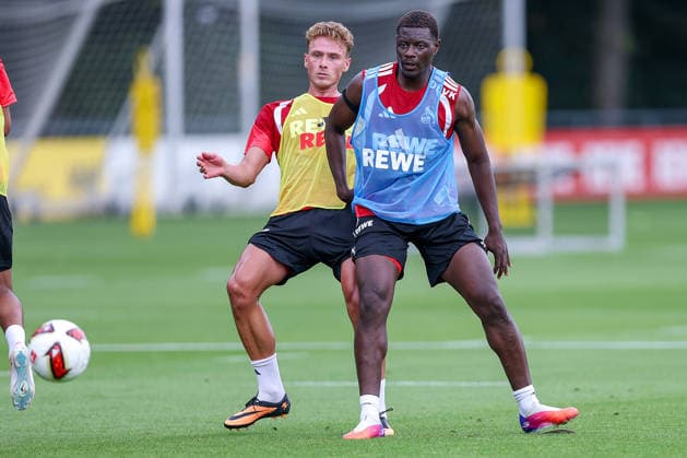 13.07.2026, Fußball, Trainingsauftakt 1.FC Köln, 1. Fußball Bundesliga, Geißbockheim, Saison 2026 2027: Sebastian Sebulonsen (1FC Koeln 28) im Zweikampf gegen Ragnar Ache (1FC Koeln 09) beim ersten Training der neuen Saison 26 27 DFB regulations prohibit any use of photographs as image sequences and or quasi-video. Nordrhein-Westfalen Deutschland *** July 13, 2026, Soccer, 1. FC Köln’s first training session, Bundesliga 1, Geißbockheim, 2026–2027 Season: Sebastian Sebulonsen (1. FC Köln 28) in a tackle against Ragnar Ache (1. FC Köln 09) during the first training session of the new 2026–2027 season. DFB regulations prohibit any use of photographs as image sequences and or quasi-video. North Rhine-Westphalia, Germany