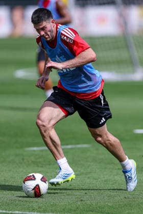 13.07.2026, Fußball, Trainingsauftakt 1.FC Köln, 1. Fußball Bundesliga, Geißbockheim, Saison 2026 2027: Luka Lochoshvili (FC Koeln 24) beim ersten Training der neuen Saison 26 27 DFB regulations prohibit any use of photographs as image sequences and or quasi-video. Nordrhein-Westfalen Deutschland *** July 13, 2026, Soccer, 1. FC Köln training kickoff, Bundesliga, Geißbockheim, 2026–2027 season, Luka Lochoshvili, FC Köln 24, at the first training session of the new 2026–2027 season. DFB regulations prohibit any use of photographs as image sequences and or quasi-video. North Rhine-Westphalia, Germany