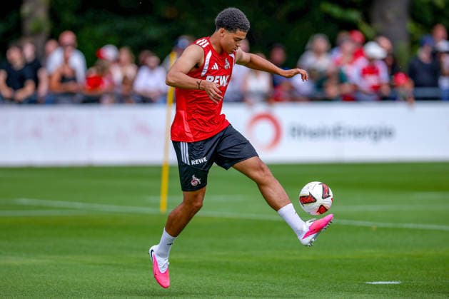 13.07.2026, Fußball, Trainingsauftakt 1.FC Köln, 1. Fußball Bundesliga, Geißbockheim, Saison 2026 2027: Jamai Simpson-Pusey (1FC Koeln 22) beim ersten Training der neuen Saison 26 27 DFB regulations prohibit any use of photographs as image sequences and or quasi-video. Nordrhein-Westfalen Deutschland *** July 13, 2026, Soccer, 1. FC Köln s first training session, 1 Bundesliga, Geißbockheim, 2026–2027 season: Jamai Simpson Pusey (1 FC Köln, No. 22) at the first training session of the new 2026–2027 season. DFB regulations prohibit any use of photographs as image sequences and or quasi-video. North Rhine-Westphalia, Germany