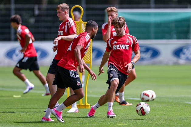 13.07.2026, Fußball, Trainingsauftakt 1.FC Köln, 1. Fußball Bundesliga, Geißbockheim, Saison 2026 2027: Linton Maina (1FC Koeln 37) Jan Thielmann (1FC Koeln 29) beim ersten Training der neuen Saison 26 27 DFB regulations prohibit any use of photographs as image sequences and or quasi-video. Nordrhein-Westfalen Deutschland *** July 13, 2026, Soccer, 1. FC Köln s First Training Session of the Season, Bundesliga, Geißbockheim, 2026–2027 Season: Linton Maina (1. FC Köln) 37, Jan Thielmann (1. FC Köln) 29, at the first training session of the new season. 26–27. DFB regulations prohibit any use of photographs as image sequences and or quasi-video. North Rhine-Westphalia, Germany