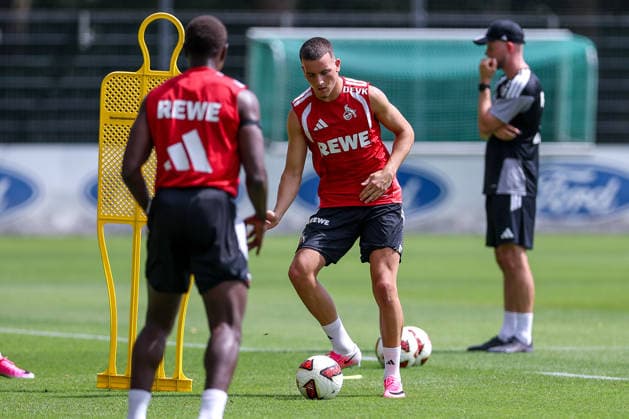 13.07.2026, Fußball, Trainingsauftakt 1.FC Köln, 1. Fußball Bundesliga, Geißbockheim, Saison 2026 2027: Ragnar Ache (1FC Koeln 09) Said El Mala (1FC Koeln 13) beim ersten Training der neuen Saison 26 27 DFB regulations prohibit any use of photographs as image sequences and or quasi-video. Nordrhein-Westfalen Deutschland *** July 13, 2026, Soccer, 1. FC Köln s First Training Session of the Season, Bundesliga, Geißbockheim, 2026–2027 Season: Ragnar Ache 1–09 Said El Mala 1–13 at the first training session of the new 2026–2027 season. DFB regulations prohibit any use of photographs as image sequences and or quasi-video. North Rhine-Westphalia, Germany