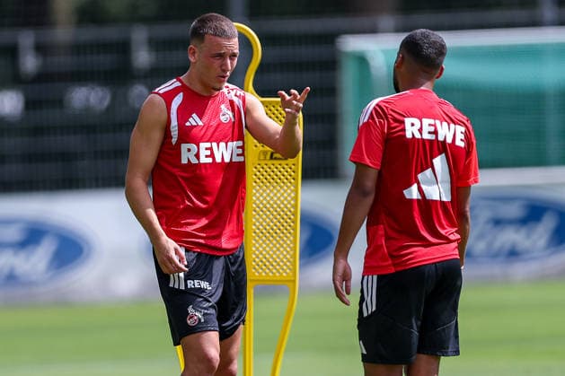 13.07.2026, Fußball, Trainingsauftakt 1.FC Köln, 1. Fußball Bundesliga, Geißbockheim, Saison 2026 2027: Said El Mala (1FC Koeln 13) gestikulierend auf dem Spielfeld neben Linton Maina (1FC Koeln 37) beim ersten Training der neuen Saison 26 27 DFB regulations prohibit any use of photographs as image sequences and or quasi-video. Nordrhein-Westfalen Deutschland *** July 13, 2026, Soccer, 1. FC Köln s first training session, Bundesliga, Geißbockheim, 2026–2027 Season: Said El Mala (1 FC Köln 13) gesturing on the field next to Linton Maina (1 FC Köln 37) during the first training session of the new 2026–2027 season. DFB regulations prohibit any use of photographs as image sequences and or quasi-video. North Rhine-Westphalia Germany