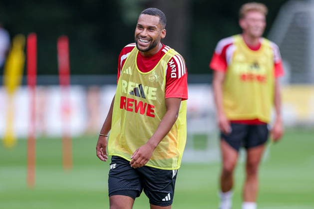 13.07.2026, Fußball, Trainingsauftakt 1.FC Köln, 1. Fußball Bundesliga, Geißbockheim, Saison 2026 2027: Linton Maina (1FC Koeln 37) lachend beim ersten Training der neuen Saison 26 27 DFB regulations prohibit any use of photographs as image sequences and or quasi-video. Nordrhein-Westfalen Deutschland *** July 13, 2026, Soccer, 1. FC Köln s first training session, 1 Bundesliga, Geißbockheim, 2026–2027 season: Linton Maina of 1. FC Köln, No. 37, smiling during the first training session of the new 2026–2027 season. DFB regulations prohibit any use of photographs as image sequences and or quasi-video. North Rhine-Westphalia, Germany