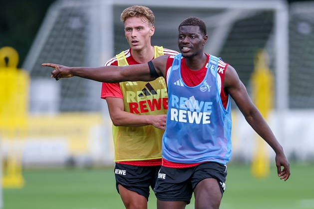 13.07.2026, Fußball, Trainingsauftakt 1.FC Köln, 1. Fußball Bundesliga, Geißbockheim, Saison 2026 2027: Sebastian Sebulonsen (1FC Koeln 28) neben Ragnar Ache (1FC Koeln 09) gestikulierend auf dem Spielfeld beim ersten Training der neuen Saison 26 27 DFB regulations prohibit any use of photographs as image sequences and or quasi-video. Nordrhein-Westfalen Deutschland *** July 13, 2026, Soccer, 1. FC Köln s first training session, Bundesliga, Geißbockheim, 2026–2027 Season: Sebastian Sebulonsen (1. FC Köln) 28, alongside Ragnar Ache (1. FC Köln) 09, gesturing on the field during the first training session of the new 2026–2027 season. DFB regulations prohibit any use of photographs as image sequences and or quasi-video. North Rhine-Westphalia Westphalia, Germany