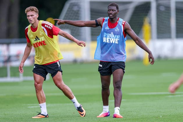 13.07.2026, Fußball, Trainingsauftakt 1.FC Köln, 1. Fußball Bundesliga, Geißbockheim, Saison 2026 2027: Sebastian Sebulonsen (1FC Koeln 28) neben Ragnar Ache (1FC Koeln 09) gestikulierend auf dem Spielfeld beim ersten Training der neuen Saison 26 27 DFB regulations prohibit any use of photographs as image sequences and or quasi-video. Nordrhein-Westfalen Deutschland *** July 13, 2026, Soccer, 1. FC Köln s first training session, Bundesliga, Geißbockheim, 2026–2027 Season: Sebastian Sebulonsen (1. FC Köln) 28, alongside Ragnar Ache (1. FC Köln) 09, gesturing on the field during the first training session of the new 2026–2027 season. DFB regulations prohibit any use of photographs as image sequences and or quasi-video. North Rhine-Westphalia Westphalia, Germany