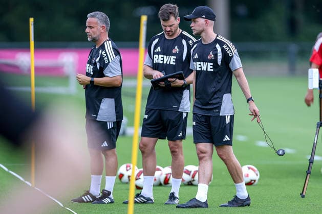 13.07.2026, Fußball, Trainingsauftakt 1.FC Köln, 1. Fußball Bundesliga, Geißbockheim, Saison 2026 2027: Cheftrainer Rene Wagner (1FC Koeln hc) mit Trainerteam beim ersten Training der neuen Saison 26 27 DFB regulations prohibit any use of photographs as image sequences and or quasi-video. Nordrhein-Westfalen Deutschland *** July 13, 2026, Soccer, 1. FC Köln s first training session, 1 Bundesliga, Geißbockheim, 2026–2027 season. Head Coach Rene Wagner of 1. FC Köln, along with his coaching staff, at the first training session of the new 2026–2027 season. DFB regulations prohibit any use of photographs as image sequences and or quasi-video. North Rhine-Westphalia, Germany