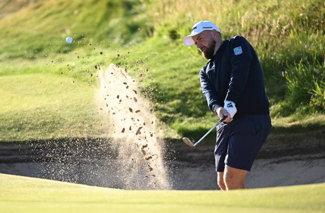 Shane Lowry (IRE) on the 2nd Green from a bunker 154th Open Golf Championships, Royal Birkdale, Southport, UK - 14 Jul 2026Southport Royal Birkdale United Kingdom  Copyright: xGreigxCowie Shutterstockx 16988289b
