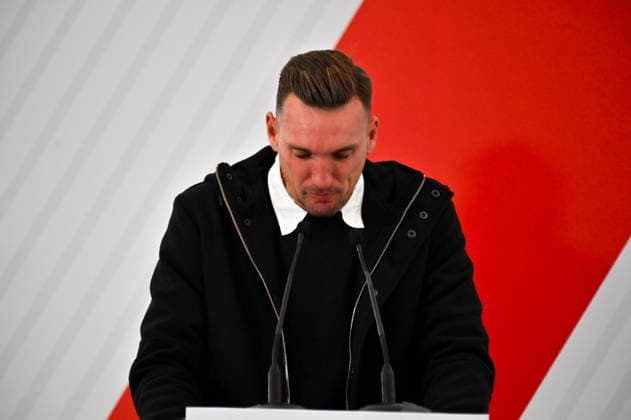 Franco Armani Bids Farewell To River Plate In An Emotional Tribute River Plate goalkeeper Franco Armani delivers a press conference, PK, Pressekonferenz to bid farewell to the club s supporters in Buenos Aires, Argentina, on July 13, 2026. The event is attended by first-team players, head coach Eduardo Coudet, River Plate president Stefano Di Carlo, former players, former club directors, and members of Armani s family, who gather to pay tribute to the veteran goalkeeper as he concludes his successful tenure with the club. Buenos Aires Argentina  Copyright: xJuanxManuelxBaezx originalFilename:baez-escritur260713_npHys.jpg