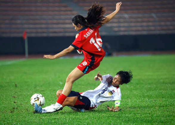 July 13, 2026, Kuala Lumpur, Malaysia: Nur Sarah of Singapore (L) and Saysamone Inthaphone of Laos seen in action during the AFF Women s Cup 2026 match between Singapore and Laos at Kuala Lumpur Football Stadium, Cheras. Final score Singapore 1 : 1 Laos Kuala Lumpur Malaysia - ZUMAs197 20260713_aaa_s197_216 Copyright: xWongxFokxLoyx