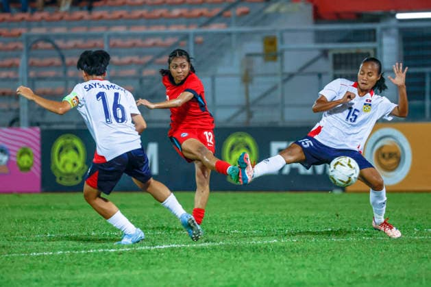 July 13, 2026, Kuala Lumpur, Malaysia: Nur Ain Binte Salleh of Singapore (C), Lae Inthavong (R) and Saysamone Inthaphone (L) of Laos seen in action during the AFF Women s Cup 2026 match between Singapore and Laos at Kuala Lumpur Football Stadium, Cheras. Final score Singapore 1 : 1 Laos AFF Women s Cup 2026 Singapore Vs Laos In Kuala Lumpur, Malaysia - 13 Jul 2026  - ZUMAs197 20260713_aaa_s197_213 Copyright: xWongxFokxLoyx
