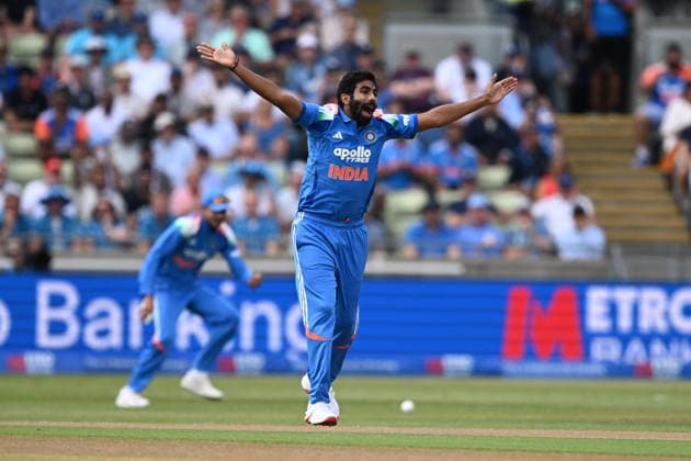 England v India, Metro Bank One Day International Jasprit Bumrah of India unsuccessfully appeals for an lbw against Ben Duckett of England during the Metro Bank One Day international match, Länderspiel, Nationalmannschaft between England and India at Edgbaston, Birmingham, UK on 14 July 2026. Birmingham Edgbaston West Midlands UK Editorial use only , Copyright: xGrahamxHuntx PSI-24506-0017