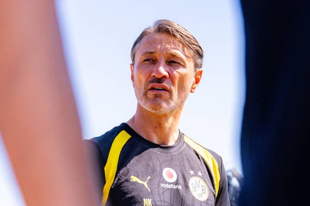 Bundesliga, Borussia Dortmund öffentliches Training am 14.07.2026, Saisonstart 2026 2027 in Dortmud Niko Kovac schaut nachdenklich *** Bundesliga, Borussia Dortmund public training session on July 14, 2026, start of the 2026–2027 season in Dortmund; Niko Kovac looks pensive Copyright: xDavidxInderliedx