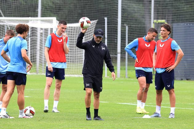 DEU, DFL, 2. FBL Hertha BSC, Training, 14.07.2026, Sportforum, Berlin, DEU, DFL, 2. FBL Hertha BSC, Training, Cheftrainer Stefan Leitl (Hertha BSC Berlin), Hertha-Spielerkreis DFL - regulations prohibit any use of Photographs as image sequences and or quasi-video *** GER, DFL, 2nd Bundesliga Hertha BSC, Training, July 14, 2026, Sportforum, Berlin, GER, DFL, 2nd Bundesliga Hertha BSC, Training, Head Coach Stefan Leitl, Hertha BSC Berlin, Hertha Players Association. DFL regulations prohibit any use of photographs as image sequences and or quasi-video. Nordphotox xEngler nph00076