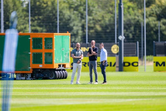 Bundesliga, Borussia Dortmund öffentliches Training am 14.07.2026, Saisonstart 2026 2027 in Dortmud Ole Book, Lars Ricken und Carsten Cramer *** Bundesliga, Borussia Dortmund public training session on July 14, 2026; start of the 2026–2027 season in Dortmund: Ole Book, Lars Ricken, and Carsten Cramer Copyright: xDavidxInderliedx