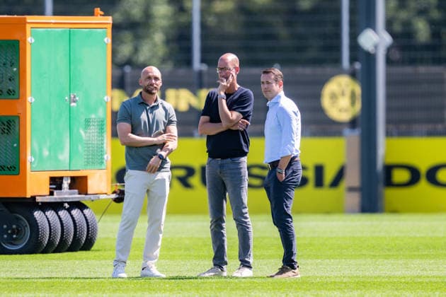 Bundesliga, Borussia Dortmund öffentliches Training am 14.07.2026, Saisonstart 2026 2027 in Dortmud Ole Book, Lars Ricken und Carsten Cramer *** Bundesliga, Borussia Dortmund public training session on July 14, 2026; start of the 2026–2027 season in Dortmund: Ole Book, Lars Ricken, and Carsten Cramer Copyright: xDavidxInderliedx
