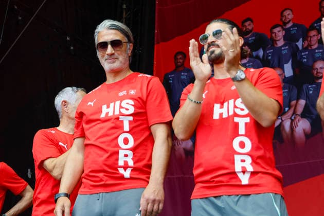Murat Yakin (Trainer) und Davide Calla (Assistenztrainer) , Schweiz, Schweizer Nationalteam Empfang Zürich, WM-Rückkehr der Schweizer Nati, Empfang nach der WM 2026, 2026, 14.07.2026, Turbinenplatz, Zürich, Schweiz Zürich Turbinenplatz Schweiz *** Murat Yakin, Head Coach, and Davide Calla, Assistant Coach, Switzerland, Swiss National Team Welcome Ceremony in Zurich, World Cup: Return of the Swiss National Team, Welcome Ceremony after the 2026 World Cup, 2026, July 14, 2026, Turbinenplatz, Zurich, Switzerland, Zurich, Turbinenplatz, Switzerland Copyright: xGrantxHubbsx