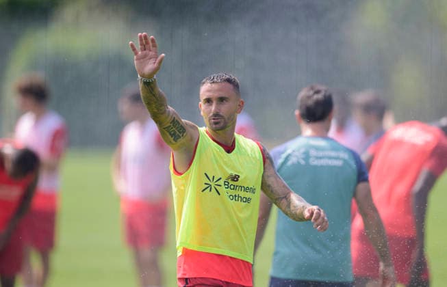 Aleix Garcia (Bayer Leverkusen) Gestik, Geste. Fussball 1. Bundesliga, Trainingsauftakt Bayer 04 Leverkusen am 14.07.2026 in Leverkusen Deutschland. *** Aleix Garcia, Bayer Leverkusen: Gestures, Soccer, Bundesliga 1, Bayer 04 Leverkusen s first day of training on July 14, 2026, in Leverkusen, Germany