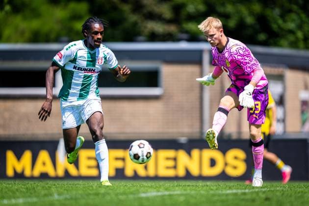 PAPENDRECHT , 14-07-2026 , Sportpark Slobbengors , season 2026 2027 , Dutch Preseason football , match between FC Dordrecht and Borussia Dortmund II , picture shows FC Dordrecht player Yunus Younous and Borussia Dortmund II goalkeeper Aaron Held Dordrecht - Borussia Dortmund II (friendly)  x205022377x Copyright: