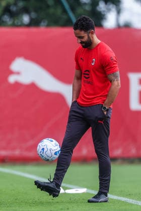 Ruben Amorim Head Coach of AC Milan looks on during Training Session AC Milan 2026 27 at Milanello in Milan, Italy Milan Milanello Milan Italy Copyright: xEPhotopressx SP24-1440-006