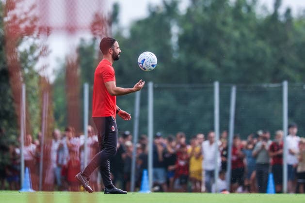 Ruben Amorim Head Coach of AC Milan looks on during Training Session AC Milan 2026 27 at Milanello in Milan, Italy Milan Milanello Milan Italy Copyright: xEPhotopressx SP24-1440-031