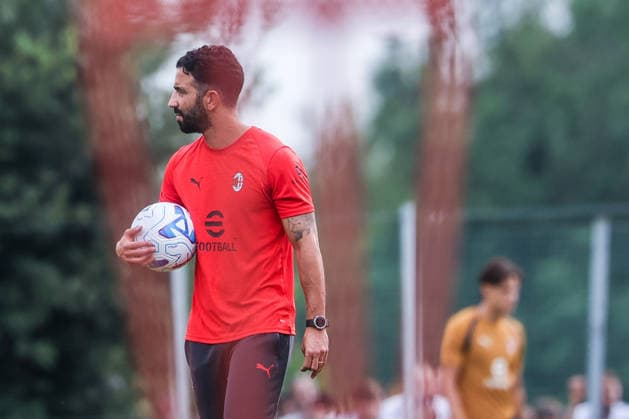 Ruben Amorim Head Coach of AC Milan looks on during Training Session AC Milan 2026 27 at Milanello in Milan, Italy Milan Milanello Milan Italy Copyright: xEPhotopressx SP24-1440-051