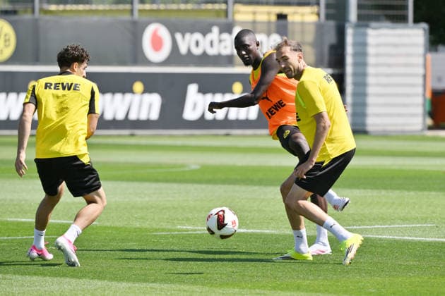 Serhou Guirassy (Borussia Dortmund), mitte, in Aktion 14.07.2026, Fussball 1. Bundesliga, Saison 2026 2027, Training Borussia Dortmund Dortmund Trainingsgelände Nordrhein Westfalen Deutschland *** Serhou Guirassy of Borussia Dortmund, center, in action on July 14, 2026; soccer, Bundesliga 1, 2026–2027 season; Borussia Dortmund training session at the Borussia Dortmund training facility in North Rhine-Westphalia, Germany Team2