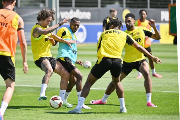 Fabio Silva (Borussia Dortmund), Fabio Silva, Justin Lerma (Borussia Dortmund), Almugera Kabar (Borussia Dortmund), re. 14.07.2026, Fussball 1. Bundesliga, Saison 2026 2027, Training Borussia Dortmund Dortmund Trainingsgelände Nordrhein Westfalen Deutschland *** Fabio Silva, Borussia Dortmund; Fabio Silva; Justin Lerma, Borussia Dortmund; Almugera Kabar, Borussia Dortmund; July 14, 2026; Soccer, Bundesliga 1; 2026–2027 season; Borussia Dortmund training session; Borussia Dortmund training facility, North Rhine-Westphalia, Germany Team2