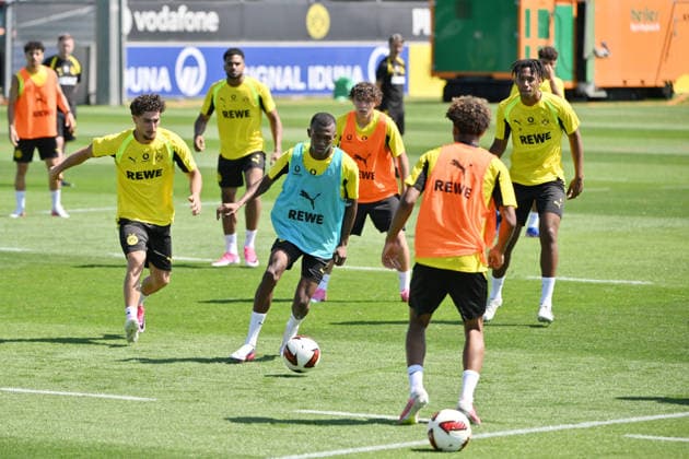 Justin Lerma (Borussia Dortmund), mi., in Aktion 14.07.2026, Fussball 1. Bundesliga, Saison 2026 2027, Training Borussia Dortmund Dortmund Trainingsgelände Nordrhein Westfalen Deutschland *** Justin Lerma, Borussia Dortmund, Wed, in action on July 14, 2026, Soccer, Bundesliga 1, 2026–2027 season, Borussia Dortmund training session at the Borussia Dortmund training facility in North Rhine-Westphalia, Germany Team2