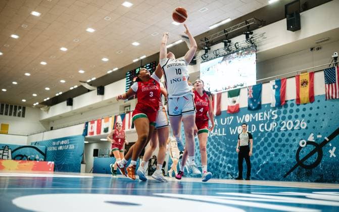 RECORD DATE NOT STATED Leni Schramm-Bunni ( 10; Deutschland) springt zum Korbwurf und wird von Jordan Martin ( 3; Mexico) gedrängt. Im Hintergrund ist das Banner der FIBA U17, U 17 Women s Basketball World Cup 2026 in der Starez Arena Vodova in Brno zu sehen. Leni Schramm-Bunni ( 10; Deutschland) beim Wurf gegen Mexico *** Leni Schramm Bunni (10), Germany, jumps to shoot and is blocked by Jordan Martin (3), Mexico. In the background is the banner for the 2026 FIBA U17 Women’s Basketball World Cup at Starez Arena Vodova in Brno. Leni Schramm Bunni (10), Germany, takes a shot against Mexico Copyright: xJoelxKruehlerx