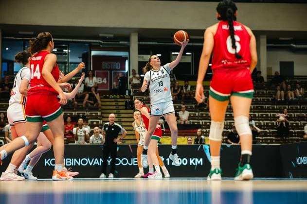 RECORD DATE NOT STATED Mia Wiegand ( 13; Deutschland) springt zum Korbwurf und streckt den Ball mit einer Hand in die Höhe, während Spielerinnen Mexicos versuchen zu blocken. Die Szene findet in der Starez Arena Vodova in Brno statt. Mia Wiegand ( 13; Deutschland) beim Korbwurf gegen Mexico *** Mia Wiegand (No. 13), Germany, jumps for a shot and raises the ball high with one hand, while Mexican players try to block her. The scene takes place at the Starez Arena Vodova in Brno. Mia Wiegand (No. 13), Germany, takes a shot against Mexico. Copyright: xJoelxKruehlerx