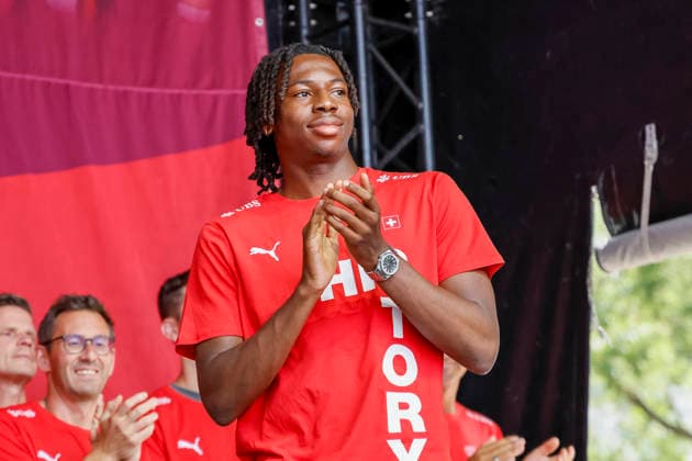 Johan Manzambi , Schweiz, Schweizer Nationalteam Empfang Zürich, WM-Rückkehr der Schweizer Nati, Empfang nach der WM 2026, 2026, 14.07.2026, Turbinenplatz, Zürich, Schweiz Zürich Turbinenplatz Schweiz *** Johan Manzambi, Switzerland, Swiss National Team Welcome Ceremony in Zurich, World Cup: Return of the Swiss National Team, Welcome Ceremony after the 2026 World Cup, 2026, July 14, 2026, Turbinenplatz, Zurich, Switzerland, Zurich, Turbinenplatz, Switzerland Copyright: xGrantxHubbsx