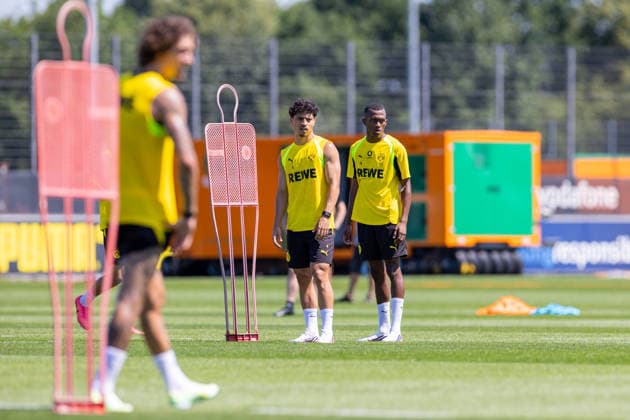 14.07.2026, Fussball, Training von Borussia Dortmund. v. l. Ayman Achill (Borussia Dortmund II), Justin Lerma (Borussia Dortmund). Dortmund Trainingsgelände des BVB NRW Deutschland xRHR-FOTO DEx *** July 14, 2026, Soccer, Borussia Dortmund training session featuring Ayman Achill (Borussia Dortmund II) and Justin Lerma (Borussia Dortmund), BVB training facility, NRW, Germany, xRHR PHOTO DEx Copyright: DennisxEwert RHR-FOTOx RHR-FOTO DE