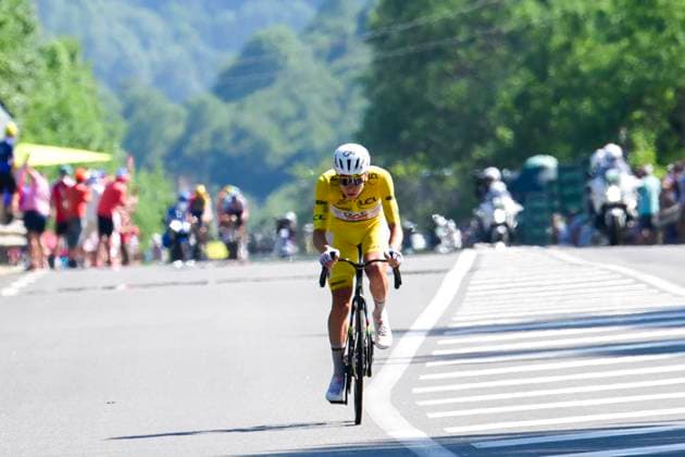 Tour de France 2026 Stage 10 LE LIORAN, FRANCE - JULY 14 : Pogacar Tadej (SLO) of UAE Team Emirates XRG solo breakaway during stage 10 of the 113rd edition of Tour de France an UCI World Tour 2.UWT cycling road race stage for Men Elite of 167 km with start in Aurillac and finish in Le Lioran on July 14, 2026 in Le Lioran, France, 14 07 2026 Le Lioran France  Copyright: xPaponxBernardx