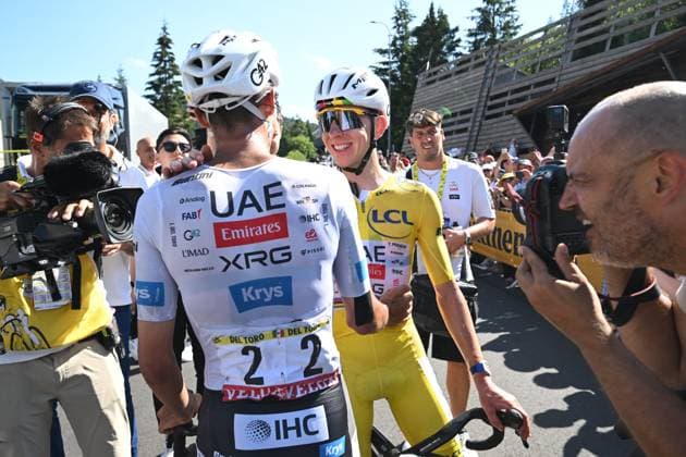 Tour de France 2026 Stage 10 LE LIORAN, FRANCE - JULY 14 : Pogacar Tadej (SLO) of UAE Team Emirates XRG celebrating his victory with Del Toro Isaac (MEX) of UAE Team Emirates - XRG during stage 10 of the 113rd edition of Tour de France an UCI World Tour 2.UWT cycling road race stage for Men Elite of 167 km with start in Aurillac and finish in Le Lioran on July 14, 2026 in Le Lioran, France, 14 07 2026 Le Lioran France  Copyright: xSzymonxGruchalskix
