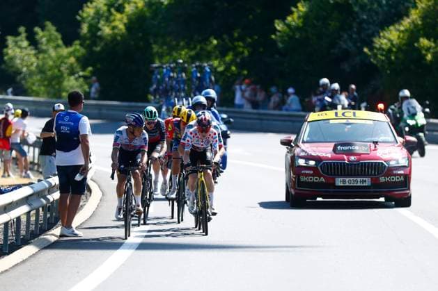 Tour de France 2026 Stage 10 LE LIORAN, FRANCE - JULY 14 : Evenepoel Remco (BEL) of Red Bull BORA Hansgrohe, Vingegaard Jonas (DEN) of Team Visma Lease a Bike during stage 10 of the 113rd edition of Tour de France an UCI World Tour 2.UWT cycling road race stage for Men Elite of 167 km with start in Aurillac and finish in Le Lioran on July 14, 2026 in Le Lioran, France, 14 07 2026 Le Lioran France  Copyright: xLucaxBettinix