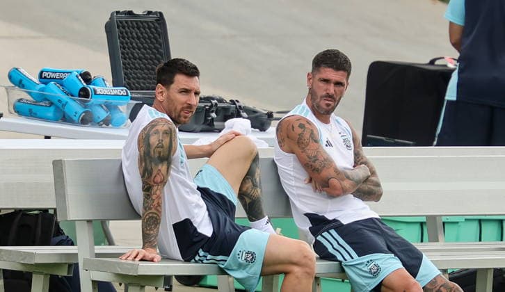 FIFA World Cup, WM, Weltmeisterschaft, Fussball 2026 - Argentina training session Argentina™s national soccer team player Lionel Messi (L) and Rodrigo de Paul attend a training session of the team in Marietta, Georgia, USA, 14 July 2026. Argentina will face England on 15 July in a FIFA World Cup 2026 semifinals match. Marietta United States  Copyright: xRONALDxWITTEKx