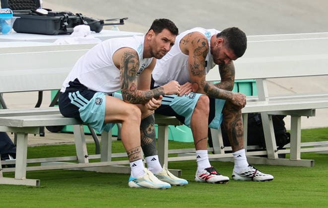 FIFA World Cup, WM, Weltmeisterschaft, Fussball 2026 - Argentina training session Argentina™s national soccer team player Lionel Messi (L) and Rodrigo de Paul attend a training session of the team in Marietta, Georgia, USA, 14 July 2026. Argentina will face England on 15 July in a FIFA World Cup 2026 semifinals match. Marietta United States  Copyright: xRONALDxWITTEKx
