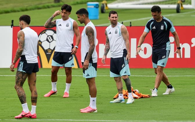 FIFA World Cup, WM, Weltmeisterschaft, Fussball 2026 - Argentina training session Argentina™s national soccer team player Lionel Messi (2-R) attends a training session of the team in Marietta, Georgia, USA, 14 July 2026. Argentina will face England on 15 July in a FIFA World Cup 2026 semifinals match. Marietta United States  Copyright: xRONALDxWITTEKx